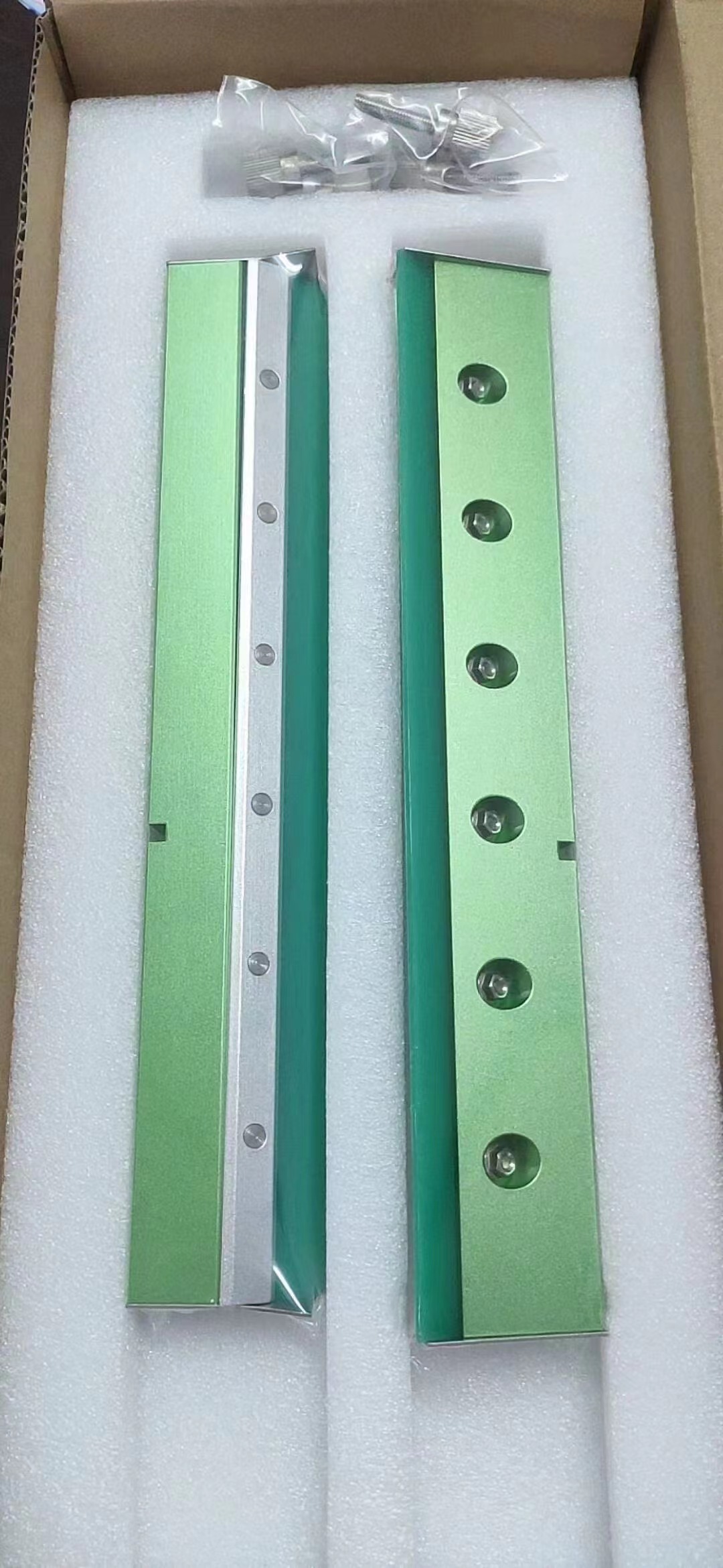 60台更换激光切割刀片